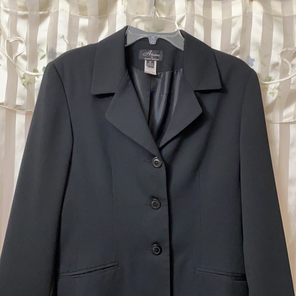 Sleek Black Jacket - Picture 3 of 5